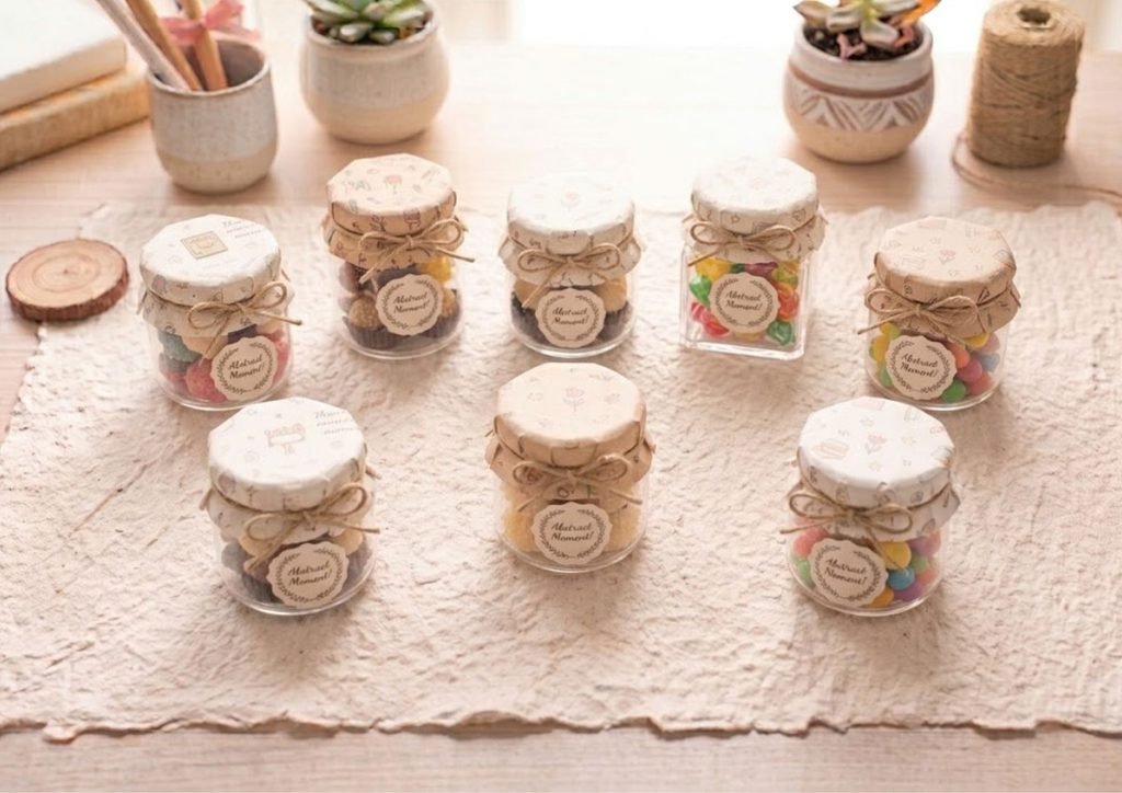 Pote com doces e etiqueta personalizada para professor